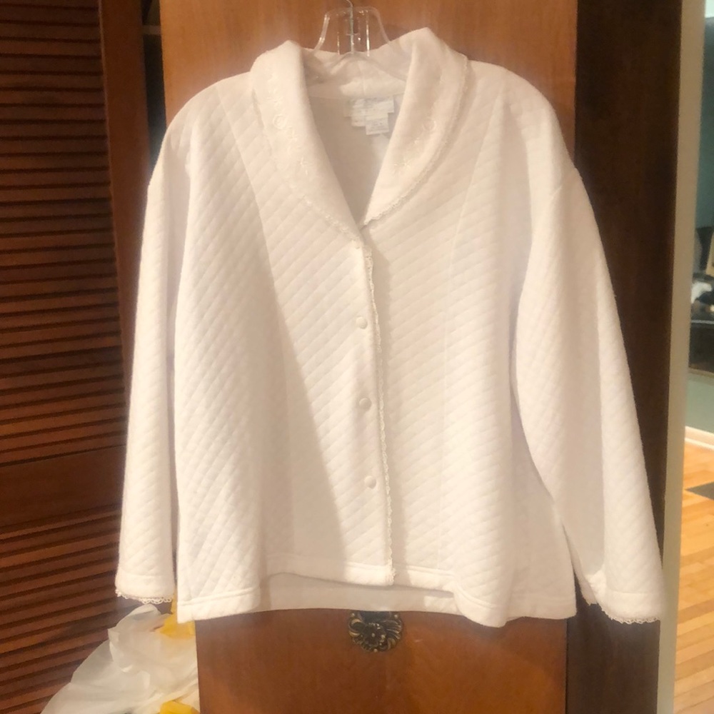 Vintage MISS ELAINE BUTTON UP BED JACKET